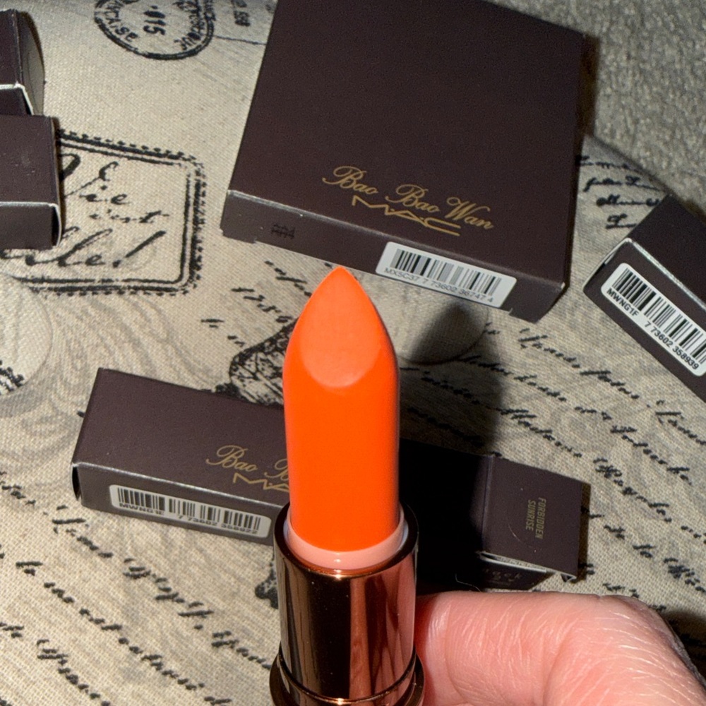 MAC Cosmetics Bold Coral Lipstick - Picture 3 of 7